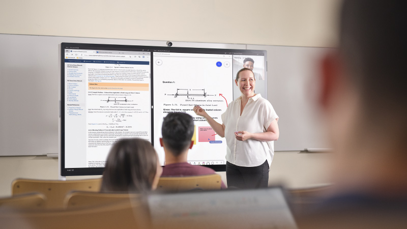 Lehrerin gibt Unterricht in der Klasse. 